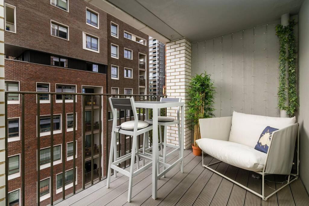 Superb 1 Bedroom Apartment 3Mins From Tube Station Londres Exterior foto